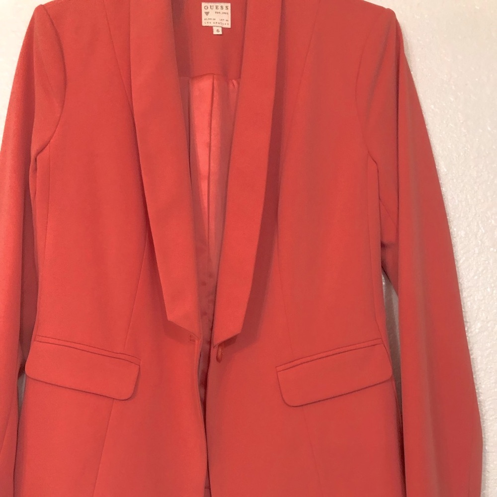 Guess coral silk look single button modern streamlined slim blazer. Size 6 - Picture 4 of 14